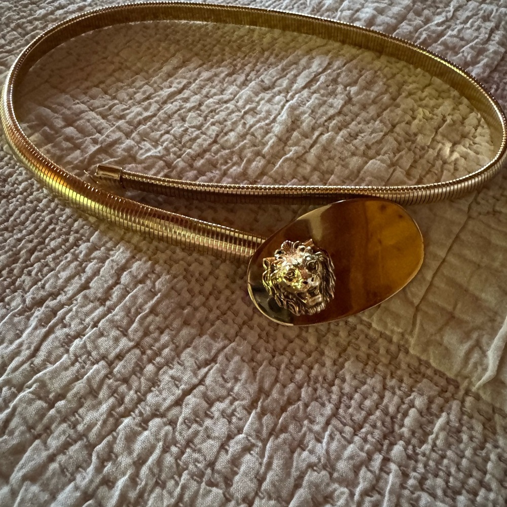 Vintage Gold  🦁 lion head stretch belt